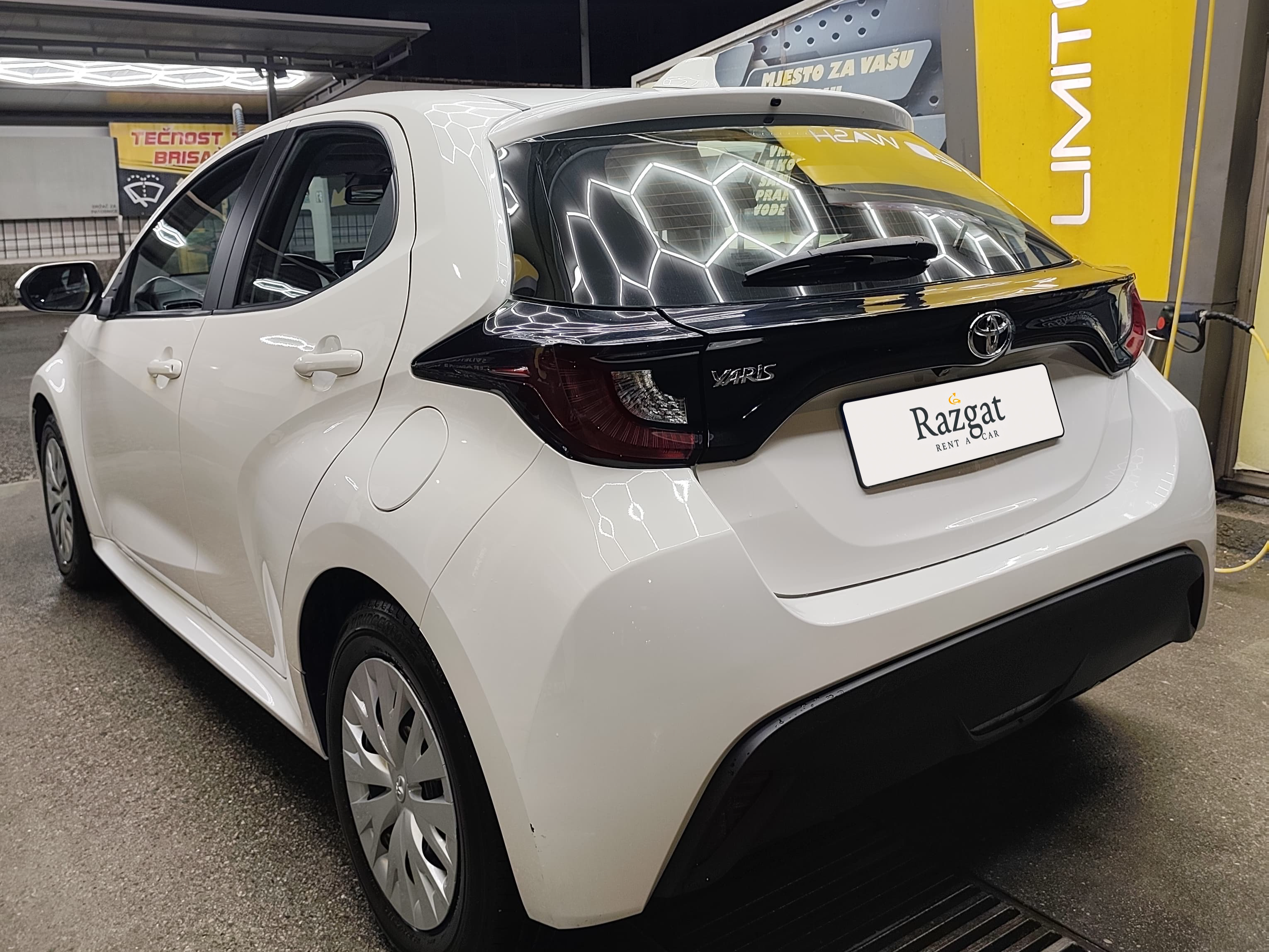 Toyota Yaris — 2/2
