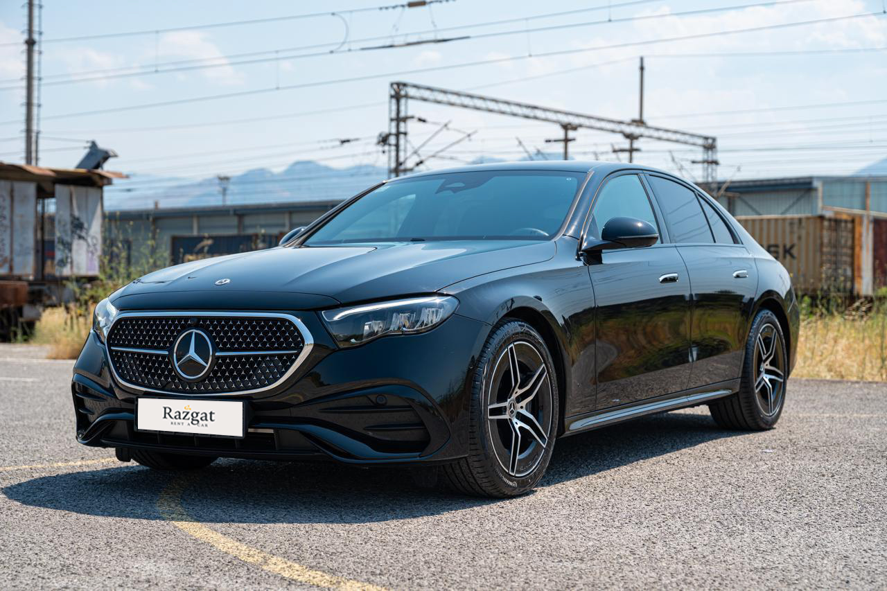 Mercedes E220d — 1/2